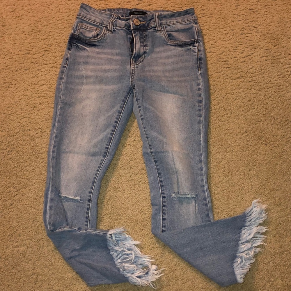 Assymetrical crop jeans